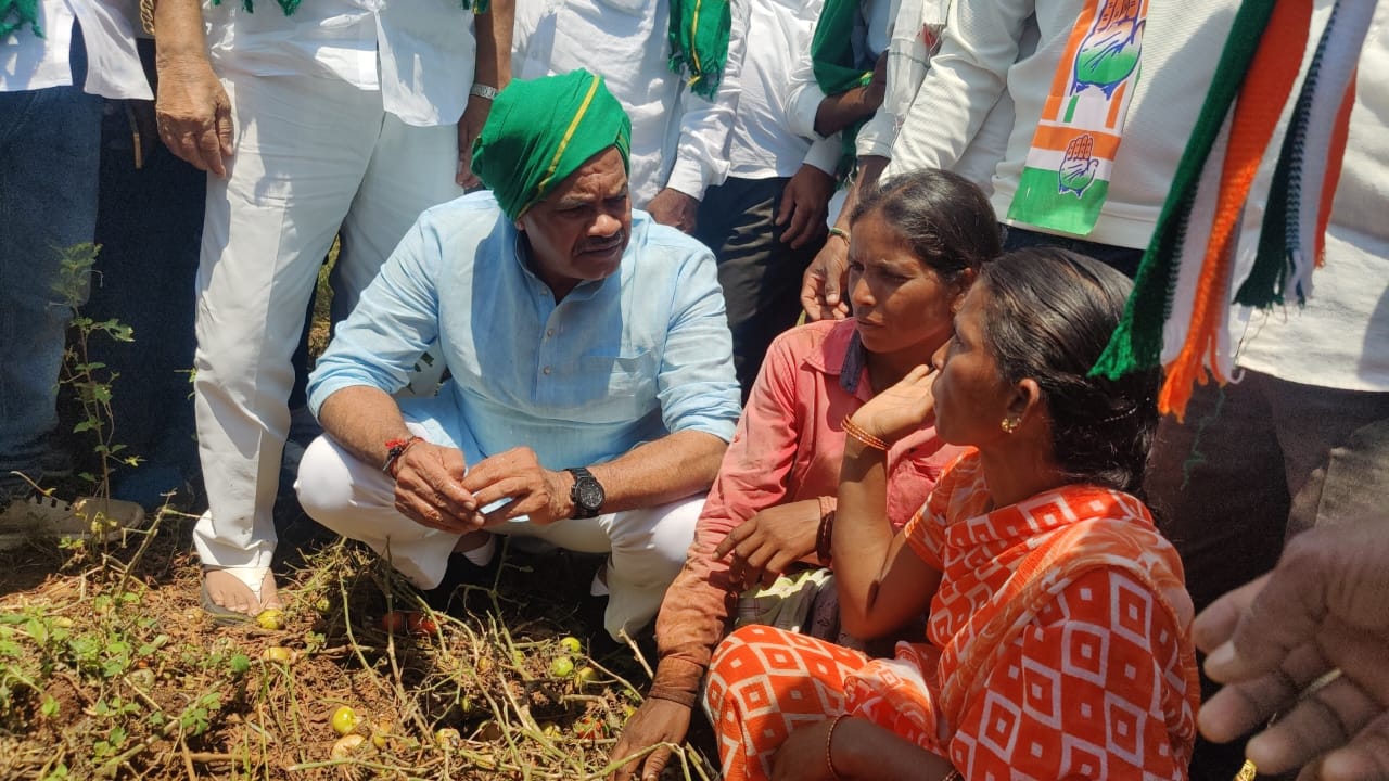 KomatiReddy met the farmers of Suryapet district
