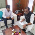 MP Komatireddy Venkat Reddy Meets NHAI chief Santosh Kumar Yadav Over RRR Issue