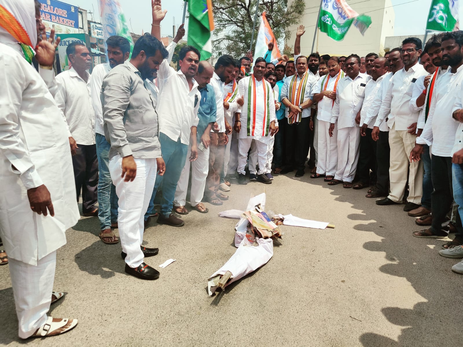 Mp Komatireddy Serious Comments on Pm Modi