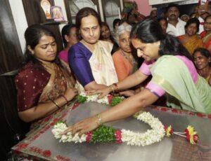 BRS Leader Narender Collapsed In MLC Kavitha Jagtial Tour