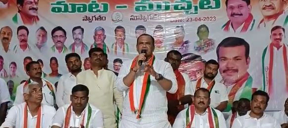 komatireddy fire on cm kcr