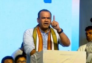 komatireddy venkat reddy fire on cm kcr