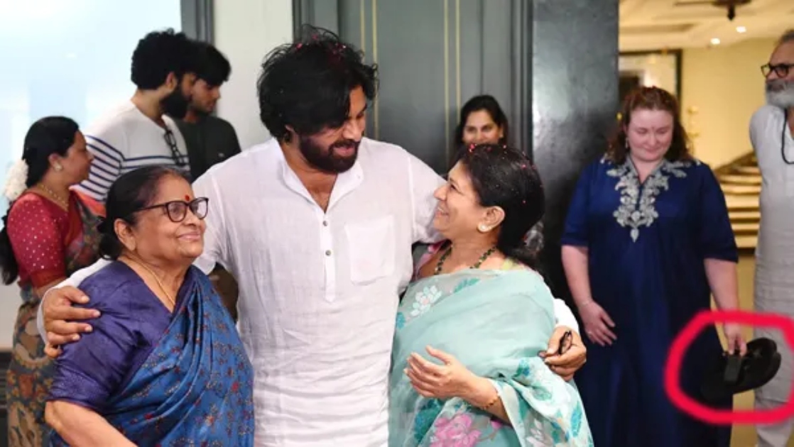 Pawan Kalyan, Ram Charan and Anna Lezhneva in Chiranjeevi House Celebrations